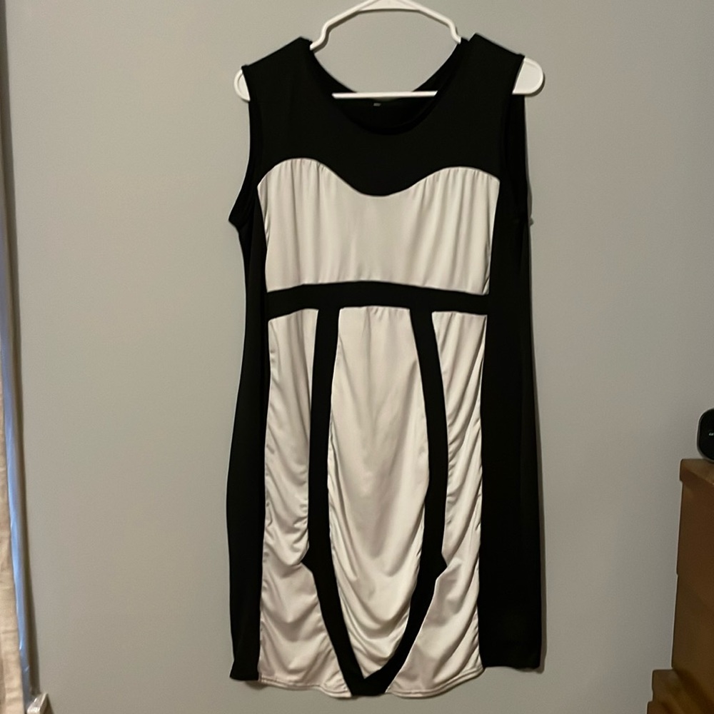 XXL women’s white and black dress